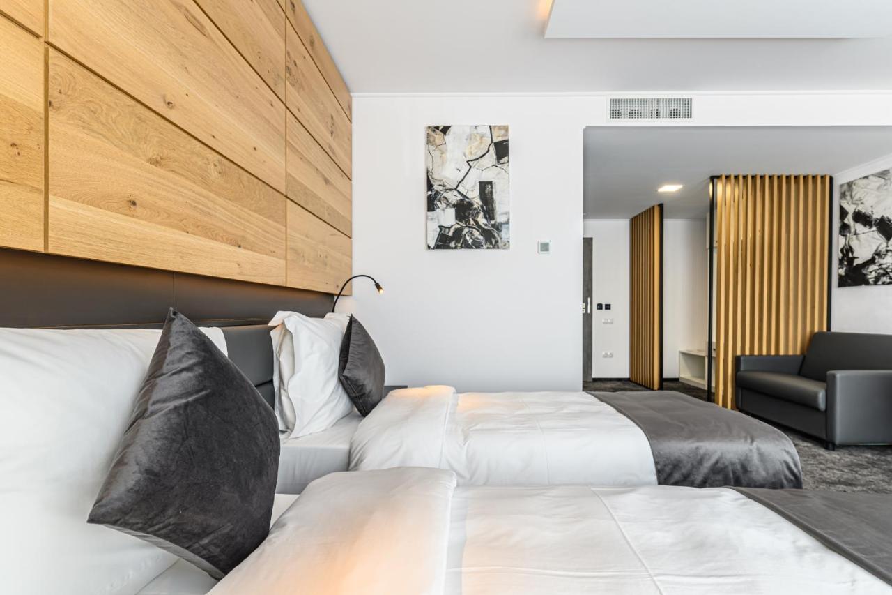 B The Hotel Sfântu-Gheorghe Extérieur photo