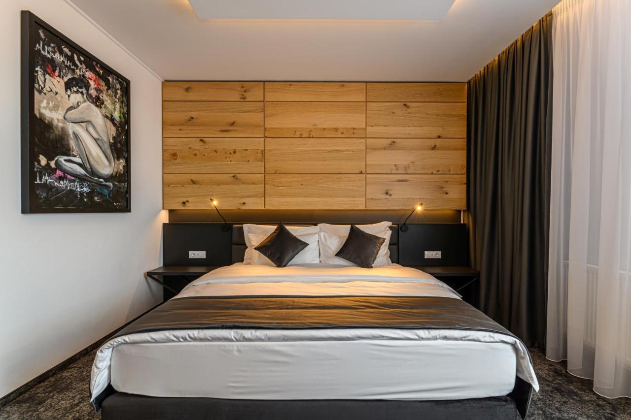 B The Hotel Sfântu-Gheorghe Extérieur photo