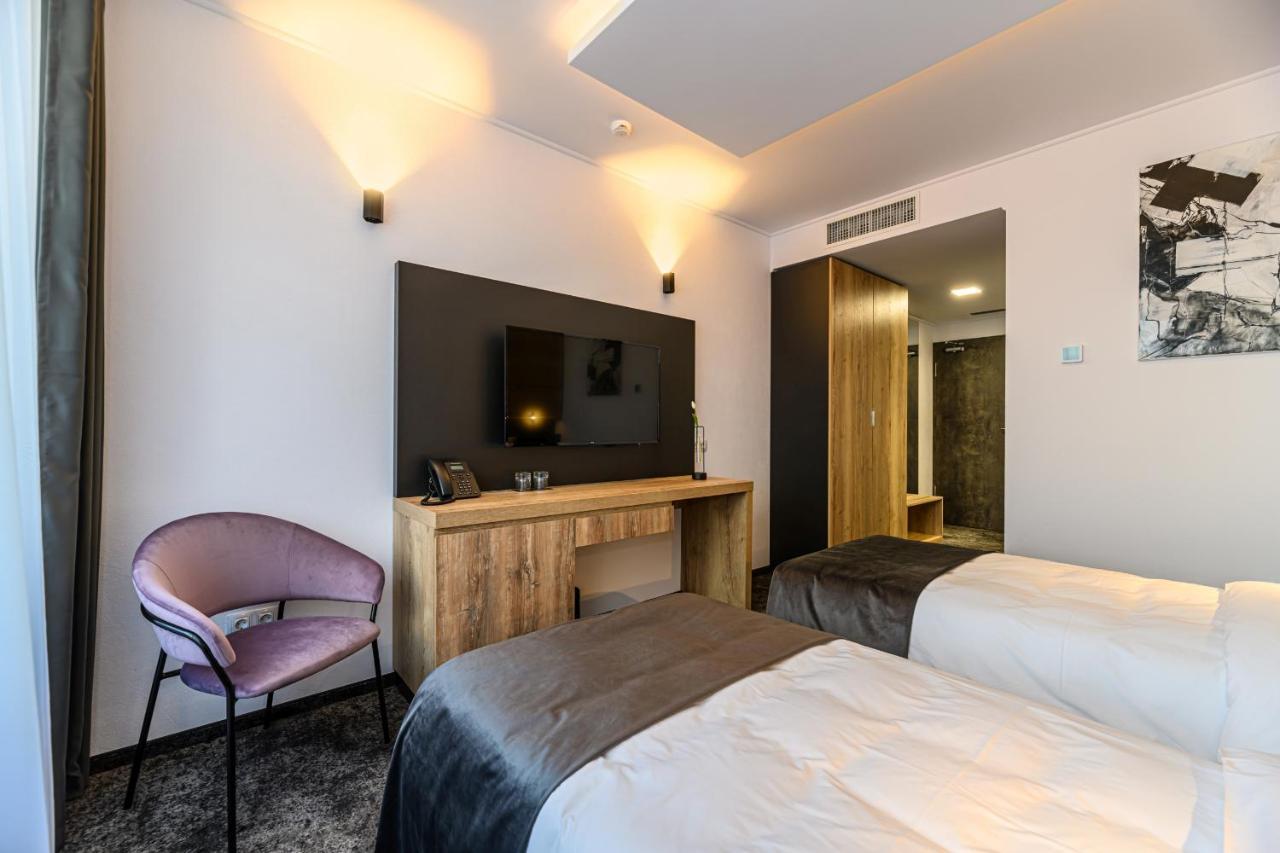 B The Hotel Sfântu-Gheorghe Extérieur photo