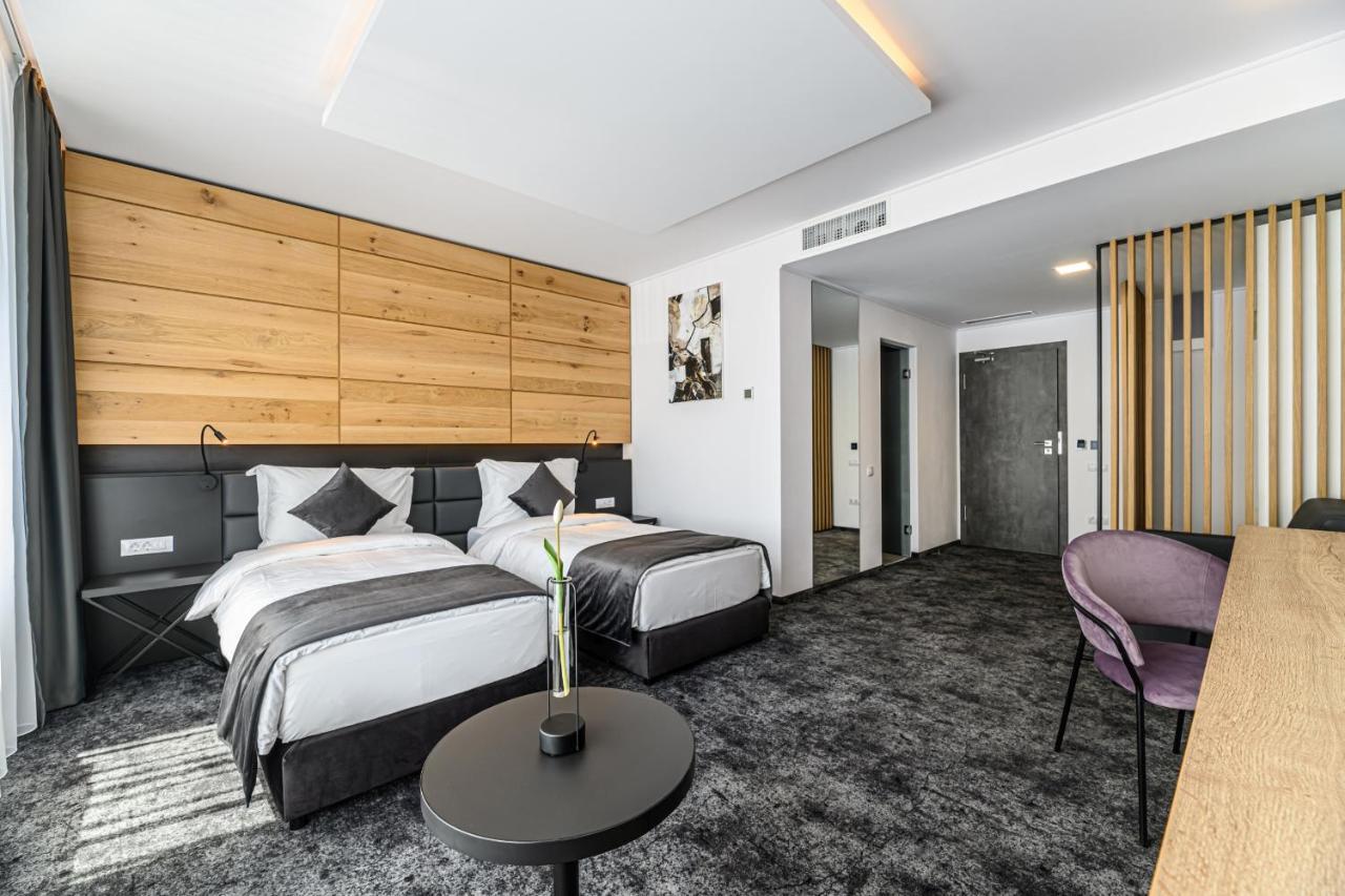 B The Hotel Sfântu-Gheorghe Extérieur photo
